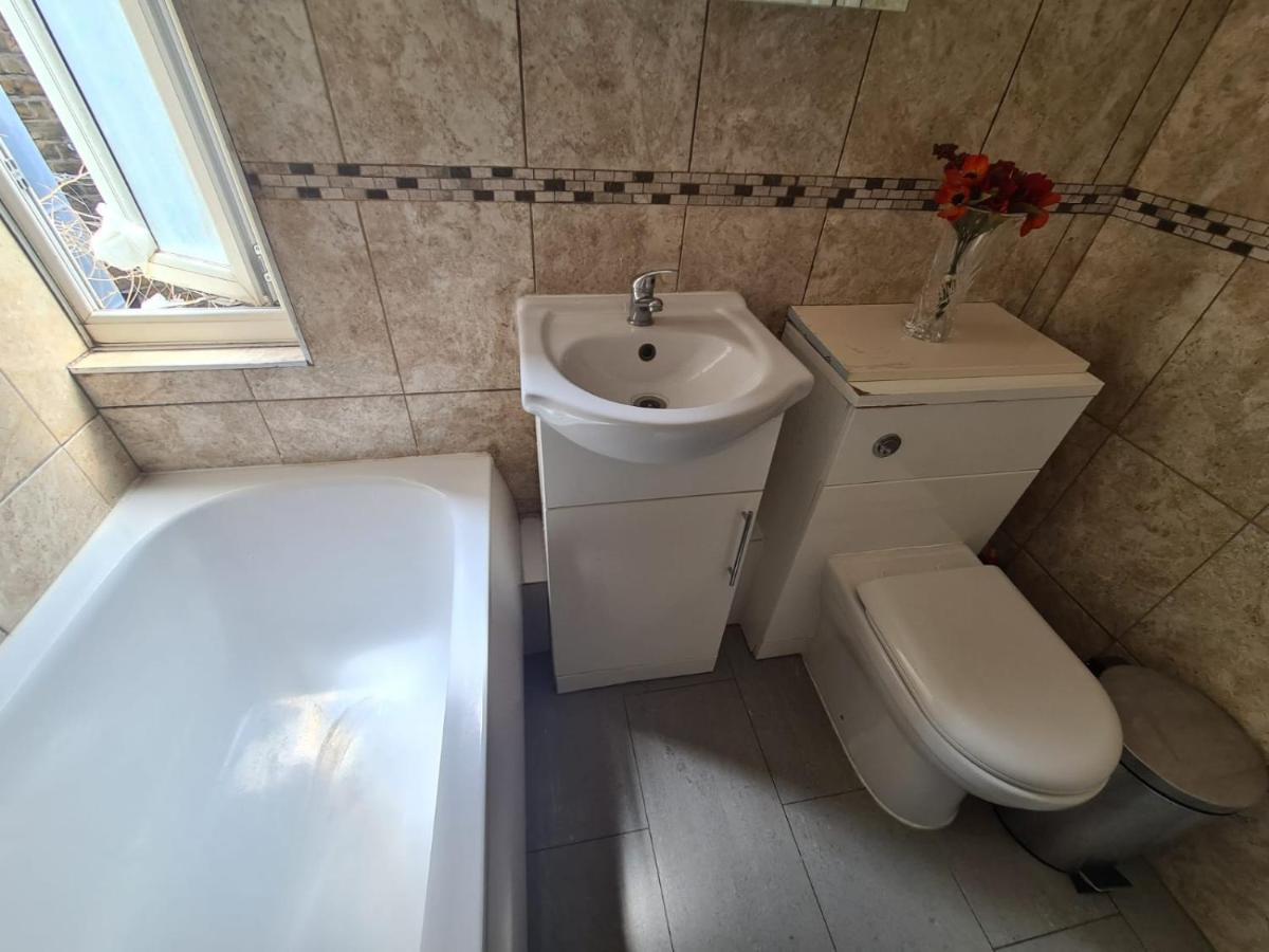 "Bright & Spacious" 3 Bedroom Flat By Kings Cross, St Pancras Station!!!!64 Londres Extérieur photo